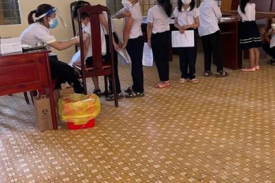 Ngày 27 tháng 4 năm 2022,Trường tiểu học Trần Quốc Toản kết hợp với trạm y tế phường Tân Hoà, chích ngừa COVID mũi 1 cho học sinh từ lớp 1 đến lớp 5